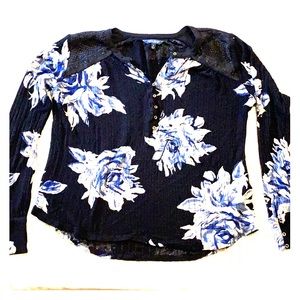 Women’s long sleeve shirt